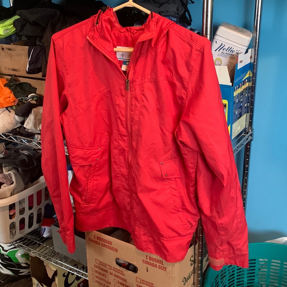 Columbia wind breaker